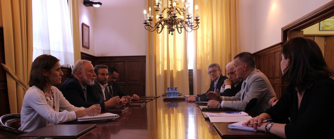 Enrique López Veiga recibió  a  la Comisión de Puertos de la Confederación de Empresarios (CEP)