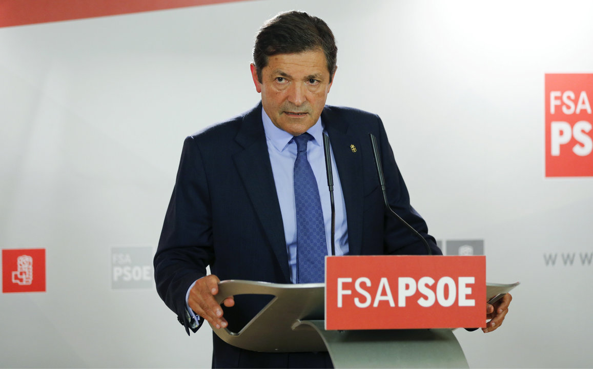 Javier Fernández, durante la rueda de prensa que ofreció en Oviedo.