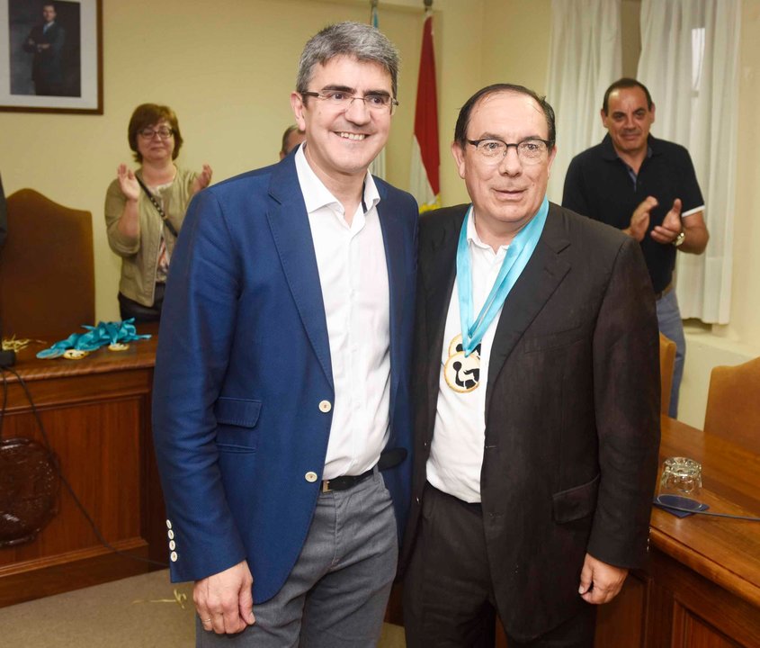 Antonio Lomba, alcalde de A Guarda, y José Manuel Silva, presidente del Guardés.