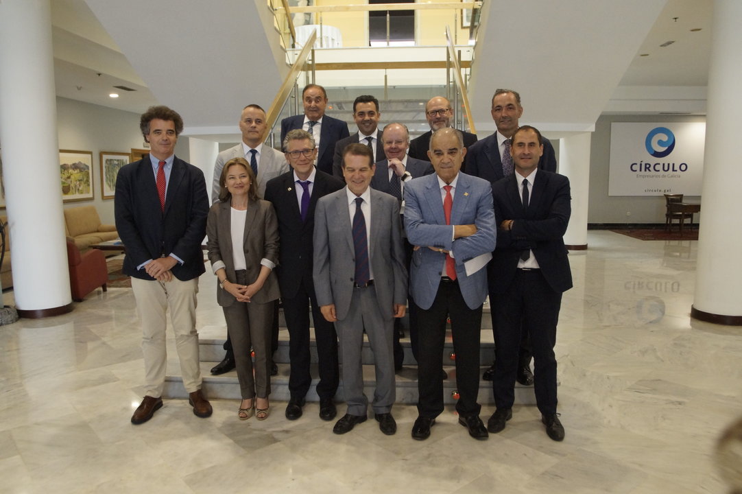 El alcalde de Vigo, Abel Caballero, se reunió ayer con el comité ejecutivo de Navalia.