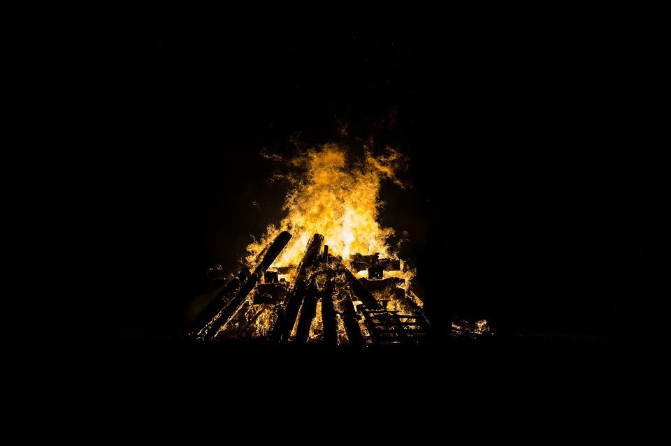 bonfire-1868331_960_720