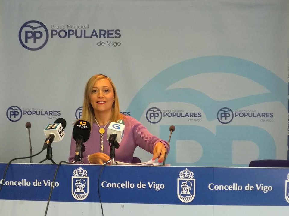 La portavoz municipal del PP, Elena Muñoz, ayer en su comparecencia ante los medios.