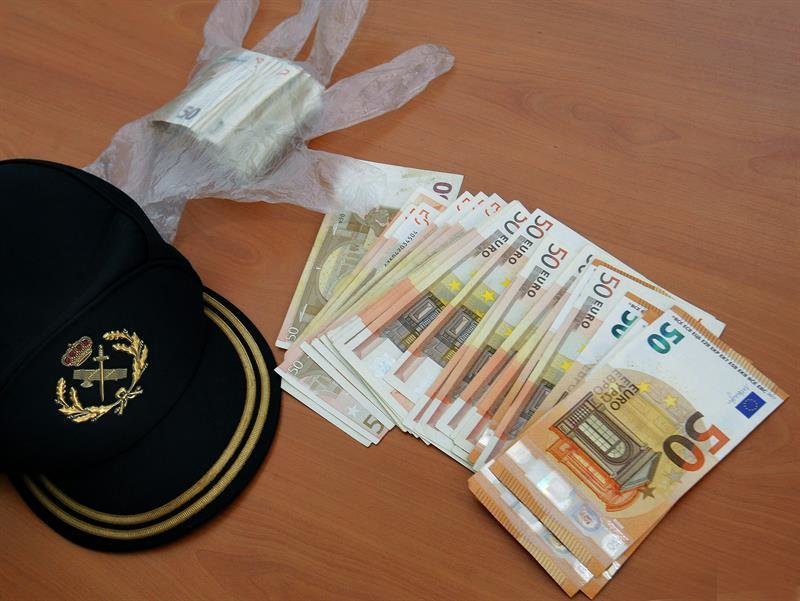 La Guardia Civil ha informado hoy de la recuperación de 6.150 euros de un montante total de 10.000