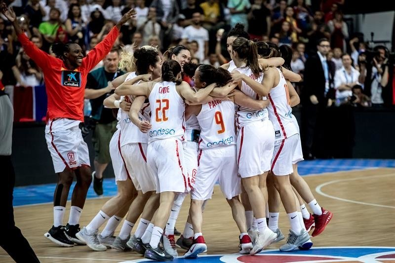 El equipo español celebra la victoria