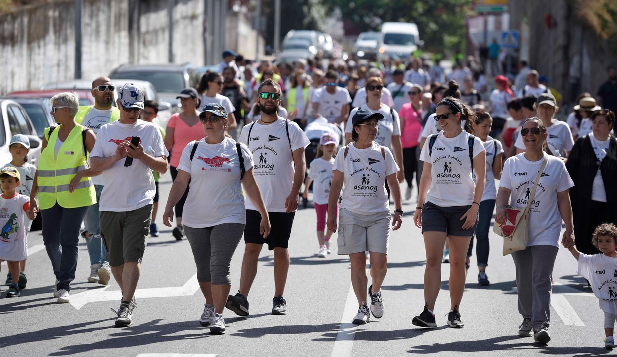 Unas 600 personas se apuntaron a la marcha, entre ellos la concejala del PP Teresa Egerique y el alcalde vigués. Actualmente, hay siete niños oncológicos ingresados en Vigo.