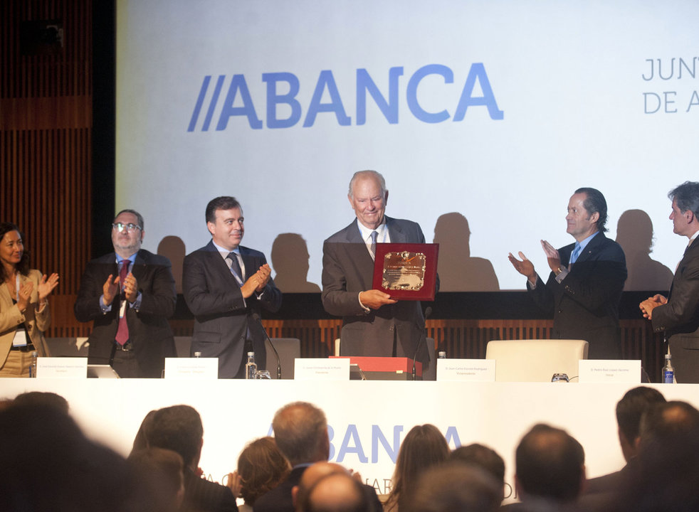 Juan Carlos Escotet releva a Javier Etcheverría en la presidencia de Abanca
