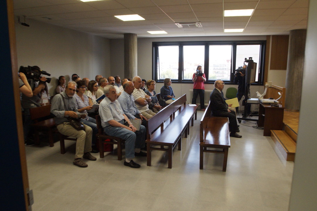 Imagen de la sala de la Audiencia en Vigo minutos antes de comenzar el juicio contra los ex propietarios de GEA