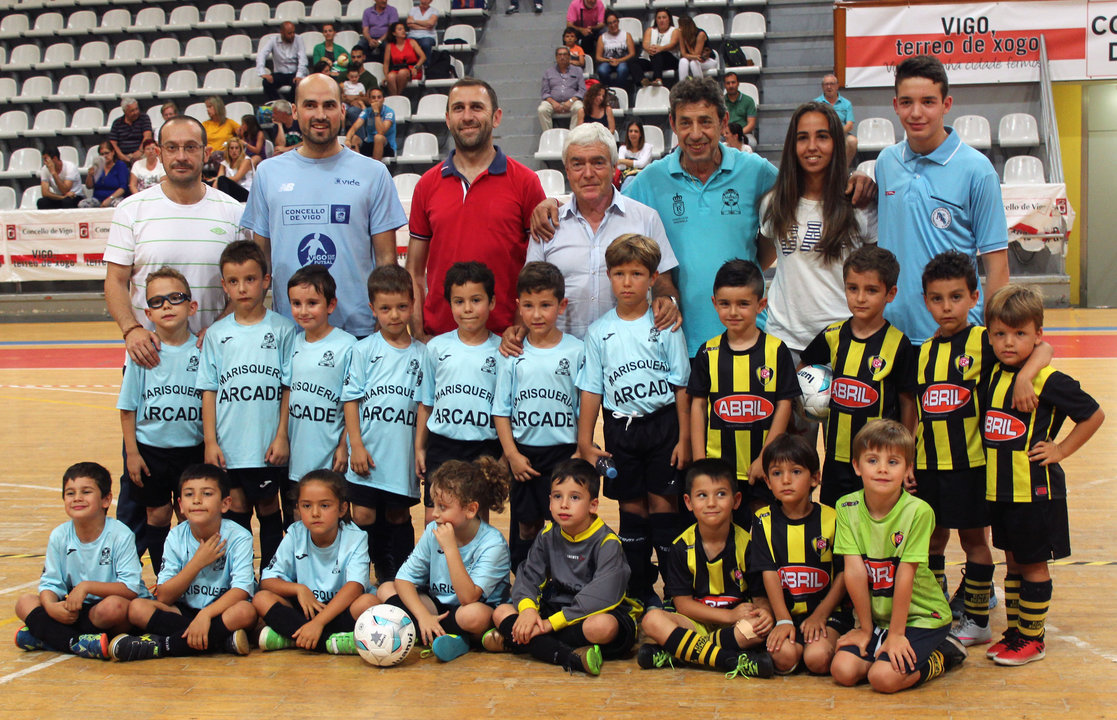 La Vigo Cup de fútbol sala comenzó ayer con siete categorías.