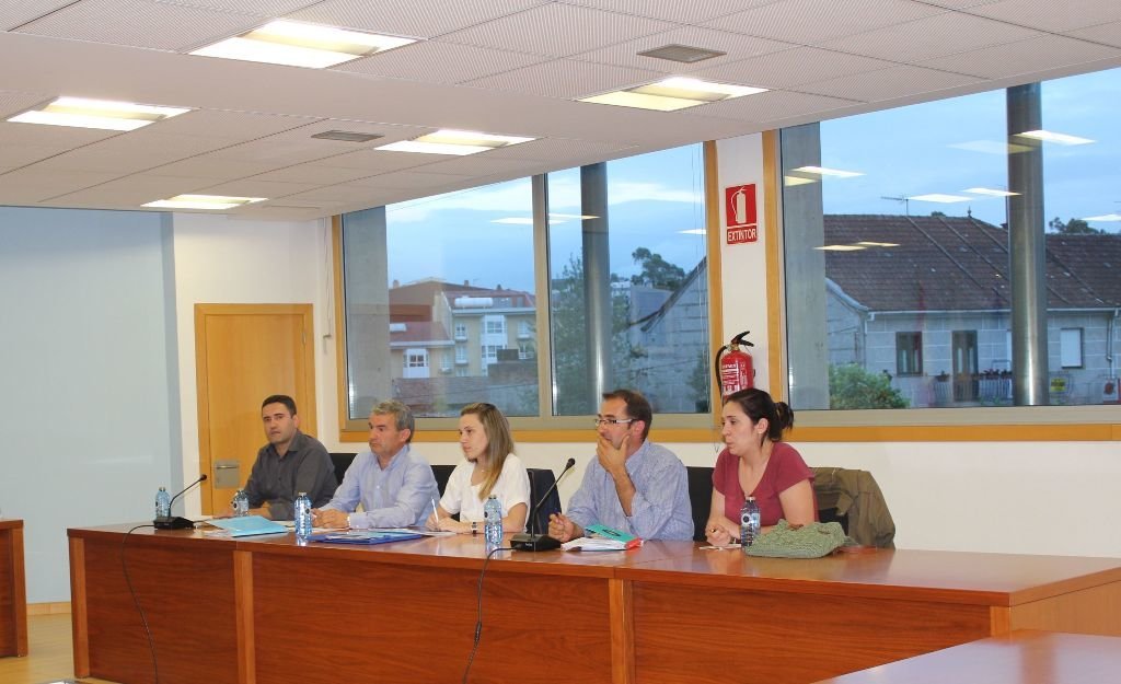 El grupo del PP de Salceda con su portavoz Santiago Rodríguez Davila (primero a la izquierda).