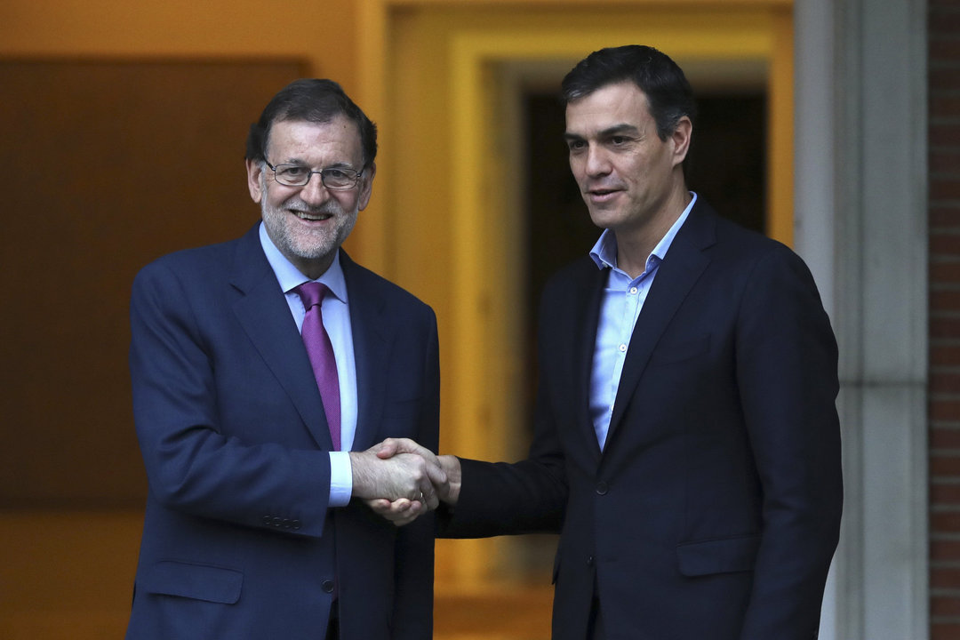 Rajoy y Sánchez, ayer en La Moncloa.