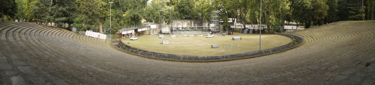 Así estaba ayer el auditorio del parque de Castrelos, preparándose para ser el plato fuerte de los conciertos del verano vigués.