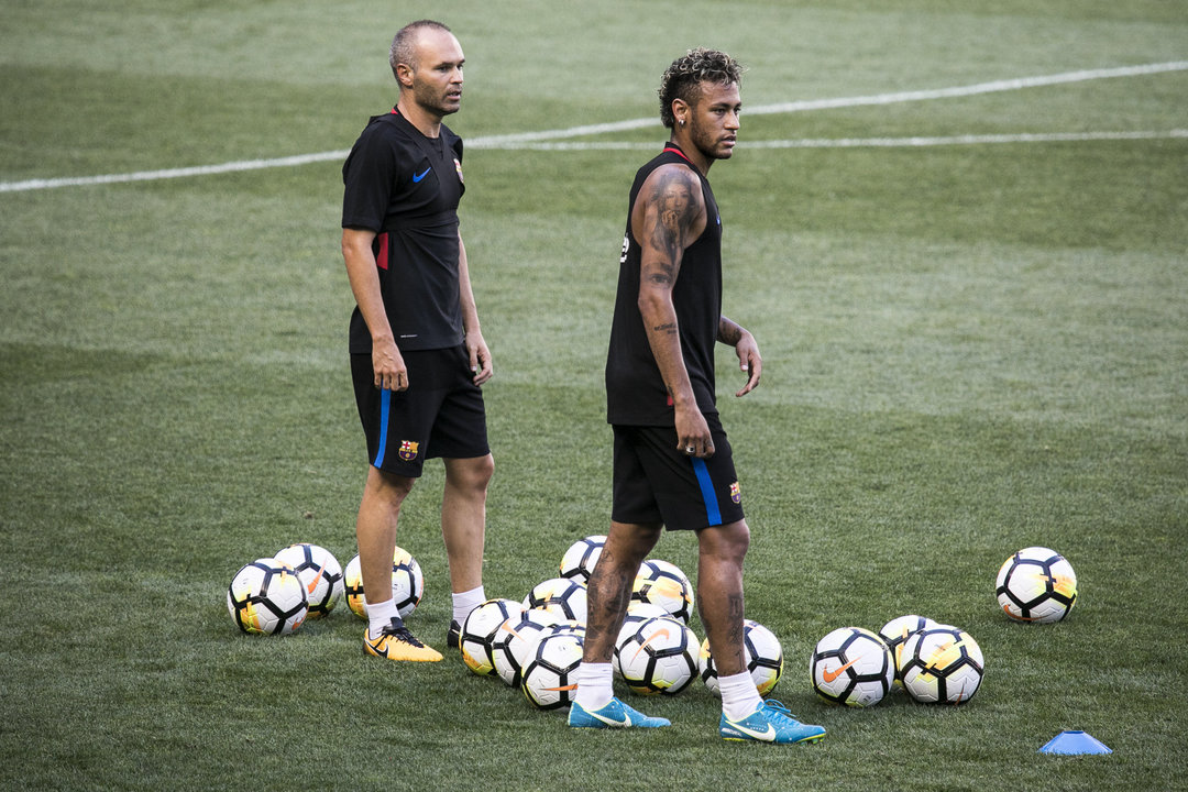 Iniesta y Neymar, ayer durante el entrenamiento del Barcelona.