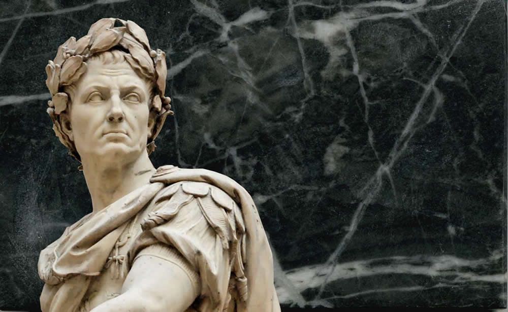 Julio César empezó a interesarse por la política desde muy joven.