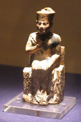 Estatuilla de Jufu en el  Museo Egipcio de El Cairo.