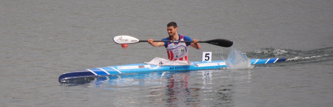 Roi Rodríguez, del Kayak Tudense, obtuvo ayer plaza mundialista.
