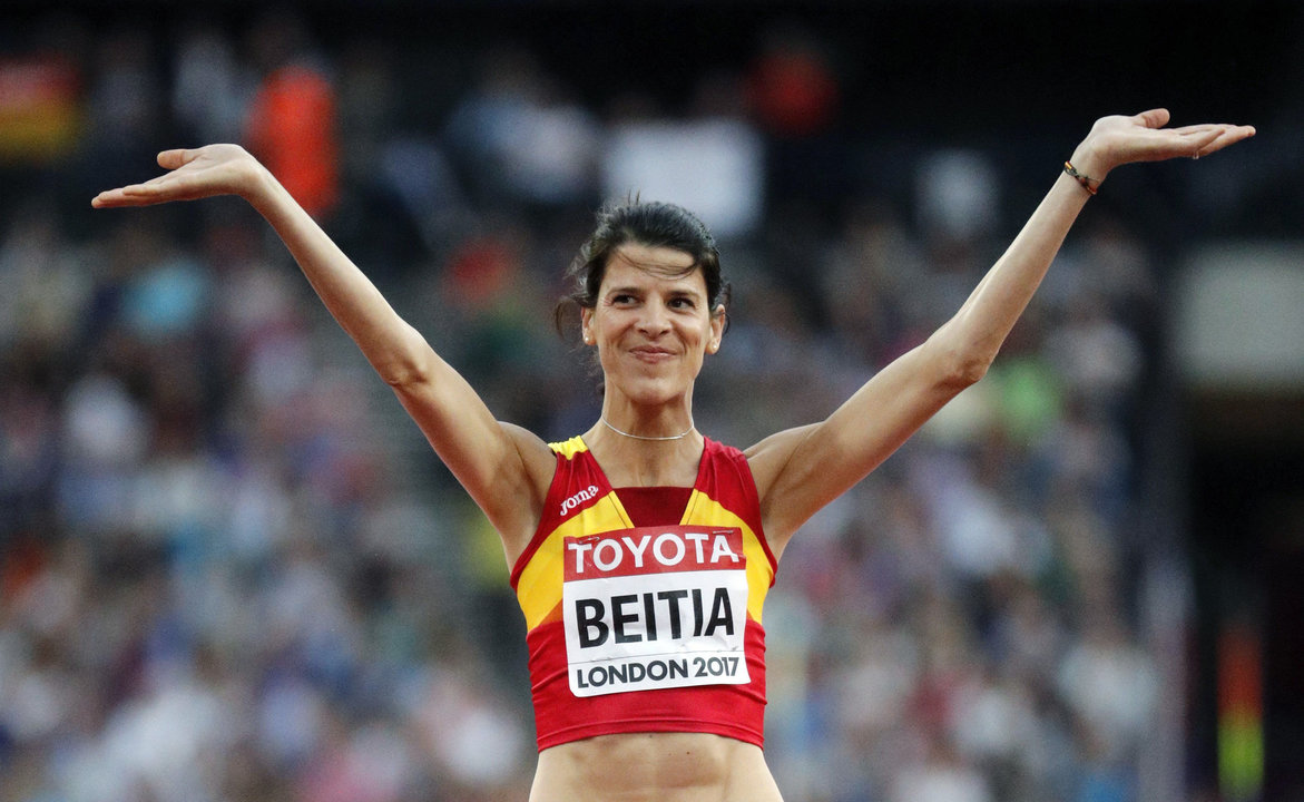 Ruth Beitia se despide del estadio olímpico tras no lograr superar los 1.92 metros.