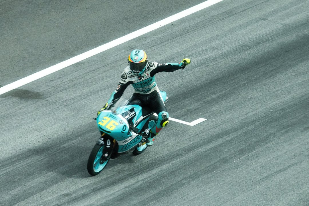 Joan Mir manda con puño de hierro en la categoría de Moto3 y ya lleva 64 puntos de renta sobre el segundo clasificado en el Mundial.