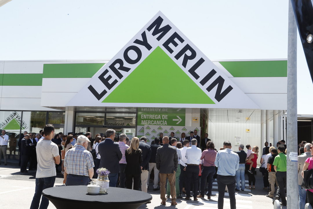 La primera tienda de Leroy Merlin abrió en Vigo en julio y tiene un pequeño espacio expositor, la segunda será una gran nave con más referencias que agilizará las compras.