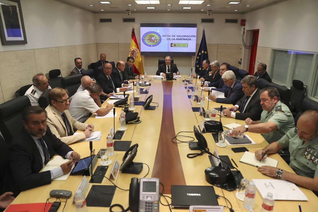 El ministro del Interior, Juan Ignacio Zoido, preside la mesa de evaluación de la amenaza terrorista.