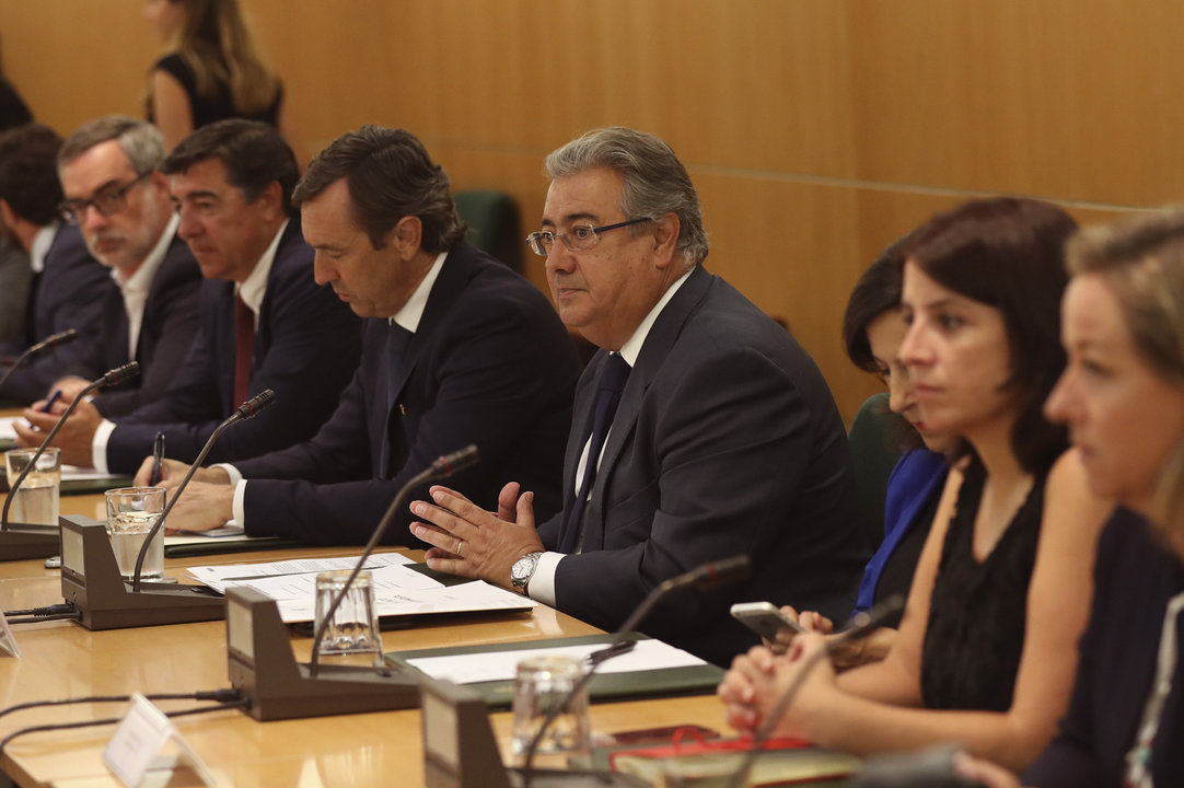 El ministro del Interior, Juan Ignacio Zoido, preside la reunión.