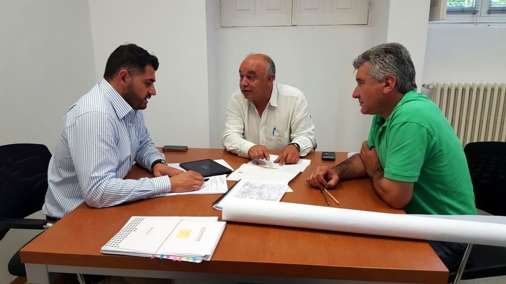 Reunión que mantuvieron Uxío Iglesias y Andrés Iglesias para decidir el plan de mejora.