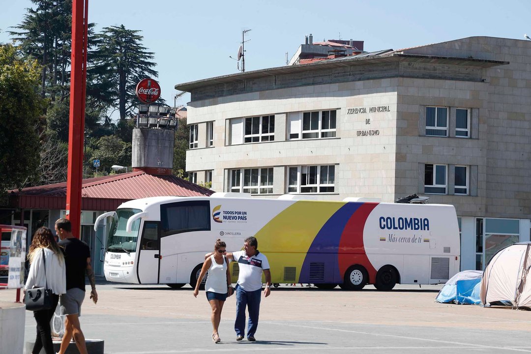 El macro autobús consular de Colombia volverá hoy a la Praza do Rei para atender los trámites burocráticos de 9 a 17 horas.
