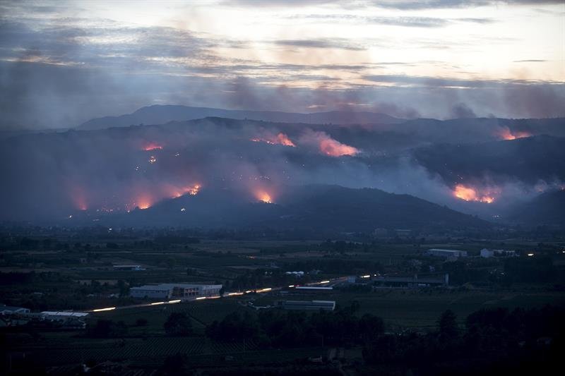 Incendio forestal que permanece activo hoy en Monterrei (Ourense)