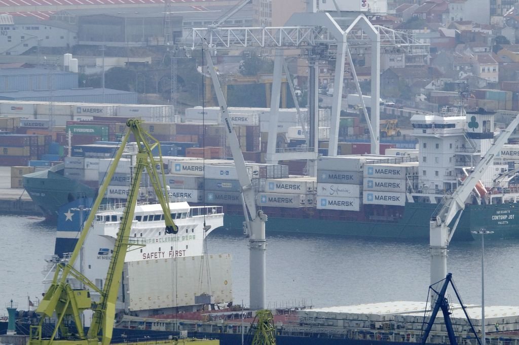 Un barco de Maersk operando en la terminal de Guixar el pasado mes de agosto.