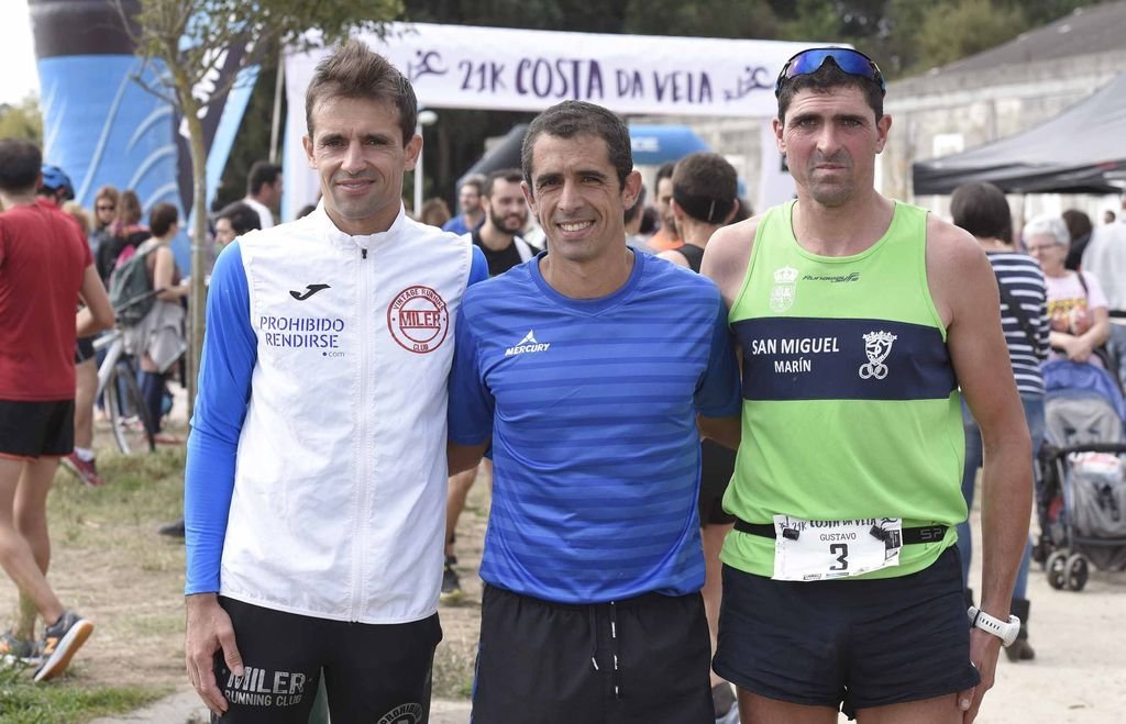 Álvaro Prieto, Antonio Liébanas y Gustavo Caballero, los tres primeros clasificados ayer en Cangas.