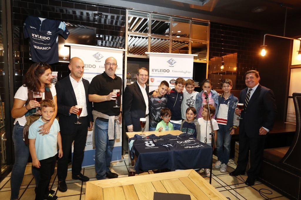 El Universidade Vigo Rugby presentó su campaña de socios en Praza de Compostela