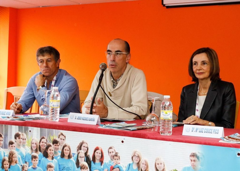 El presidente de ASFEGA, el conselleiro Vázquez Almuiña y la directora de la Unidad de Diagnóstico,  Luz Couce.