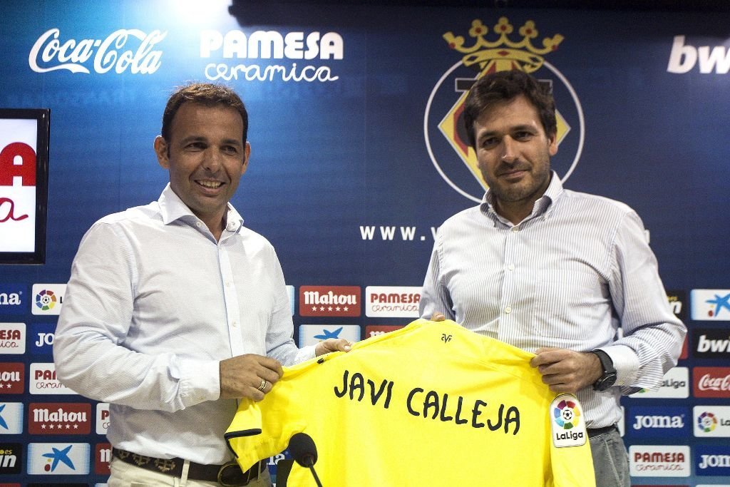 Javier Calleja, nuevo entrenador del Villarreal, junto a Fernando Roig, consejero delegado del club.