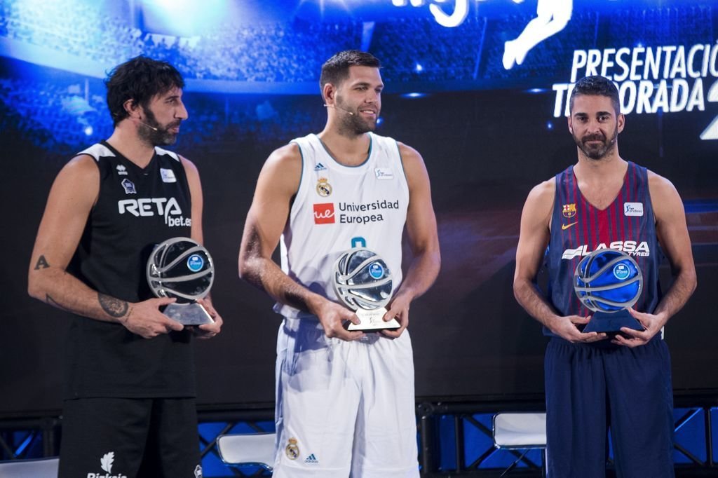 Felipe Reyes(c), ayer en la presentación de la temporada de la Liga ACB.