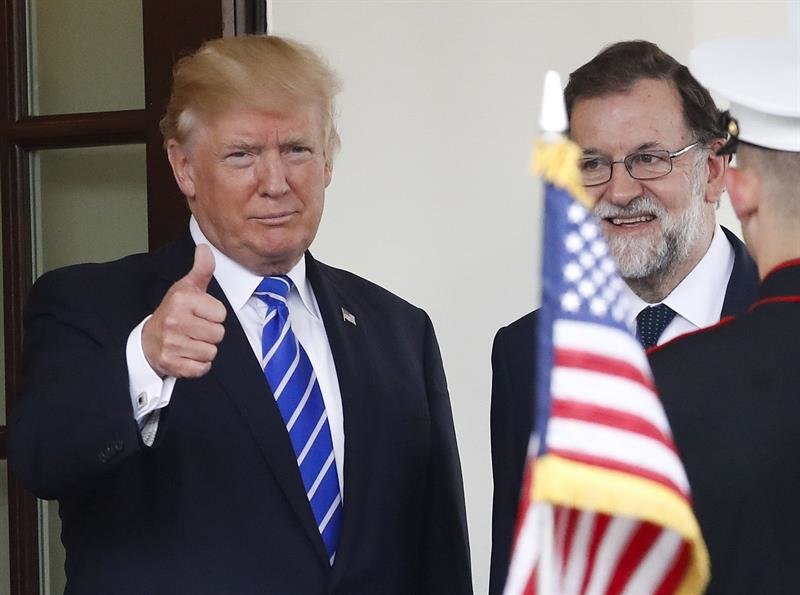 El presidente de Estados Unidos, Donald Trump (i), recibe al presidente del Gobierno, Mariano Rajoy