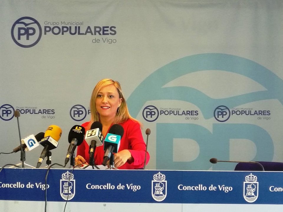 La portavoz del PP, Elena Muñoz, explicó el acuerdo alcanzado con el Ministerio.