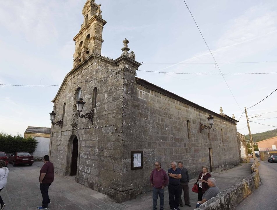 La iglesia de San Miguel de Oia donde se celebrará la misa y a cuya puerta tocará la Unión Musical de Valladares.