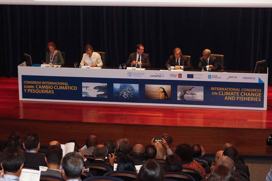 Stefania Vannuccini, Rosa Quintana, Abel Caballero, Alberto López Asenjo y José Luis Freire, ayer en Vigo durante el congreso internacional de la FAO sobre cambio climático.