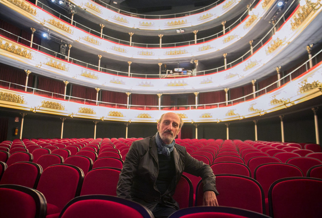El actor José Luis Gil en el Teatro Principal de Zaragoza, donde representa a Cyrano de Bergerac.