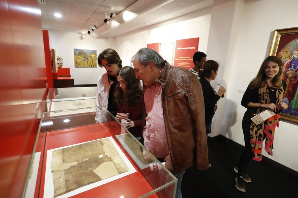 Cerca de 230 visitantes acudieron al Museo do Mar para contemplar el pergamino Vindel.