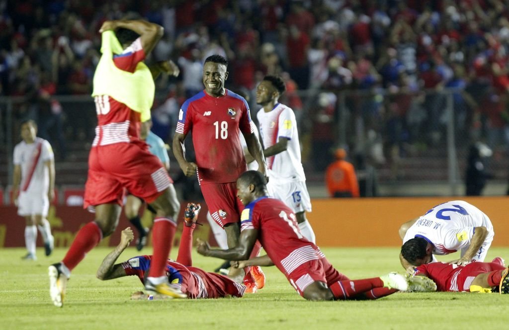 Los jugadores de Panamá celebran su histórica clasificación.