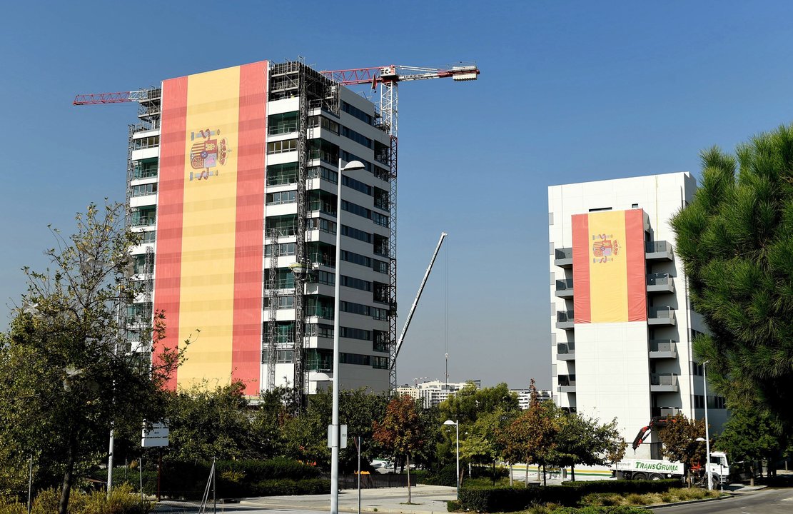 Catorce pisos de bandera española