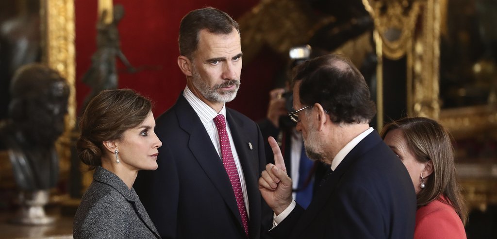 Los Reyes conversan con el presidente del Gobierno en el Palacio Real