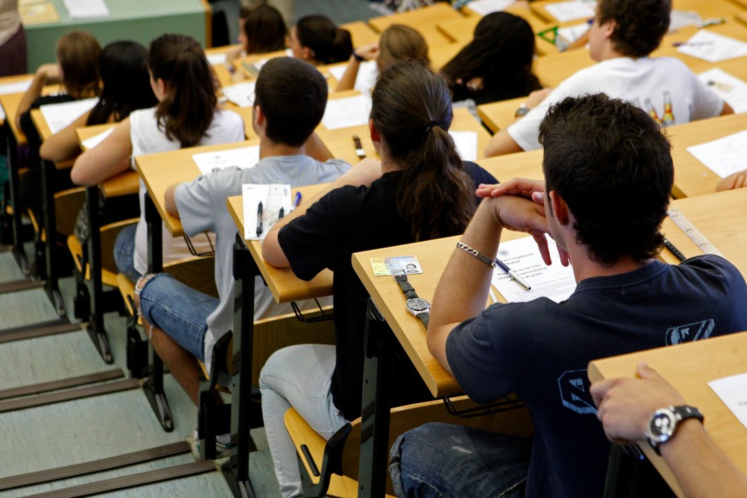 Grupo de alumnos, durante las pruebas de acceso a la Universidad en Madrid.