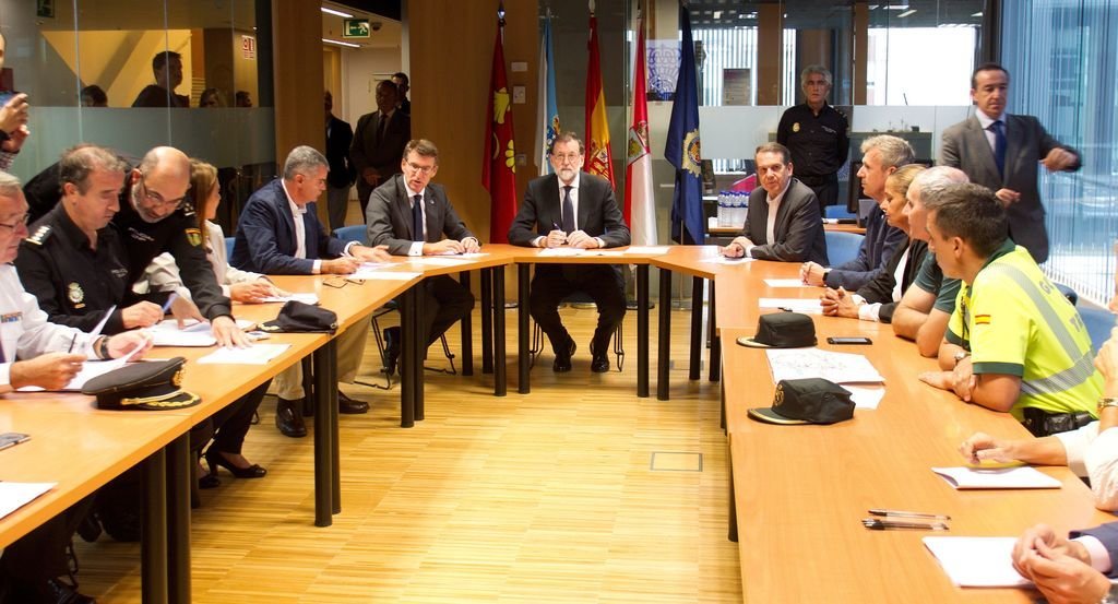 La reunión del comité de coordinación en Vigo, con Rajoy, Feijóo, Caballero y Silva, así como las policías.