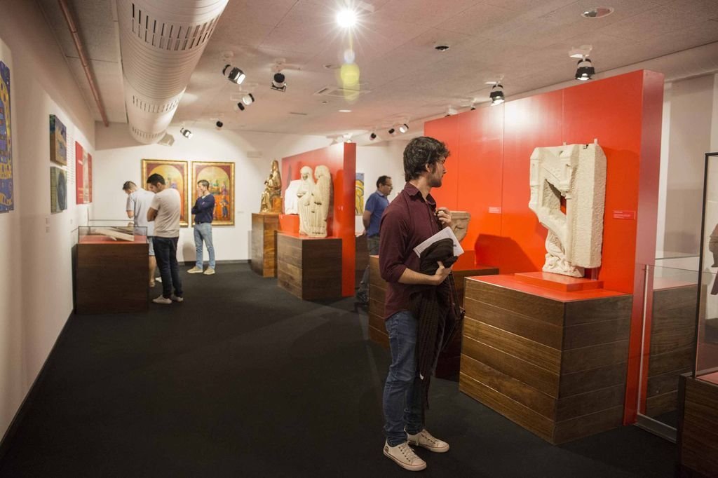 A exposición “Pergamiño Vindel. Un tesouro en sete cantigas” ten xa 356 reservas de centros educativos para visitala nos próximos meses.