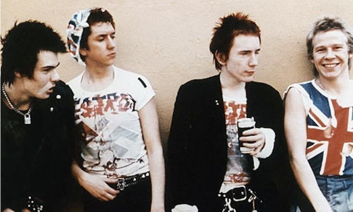 Imagen de unos jóvenes integrantes de los &#34;Sex Pistols&#34;, el mítico grupo de punk de los años 70.