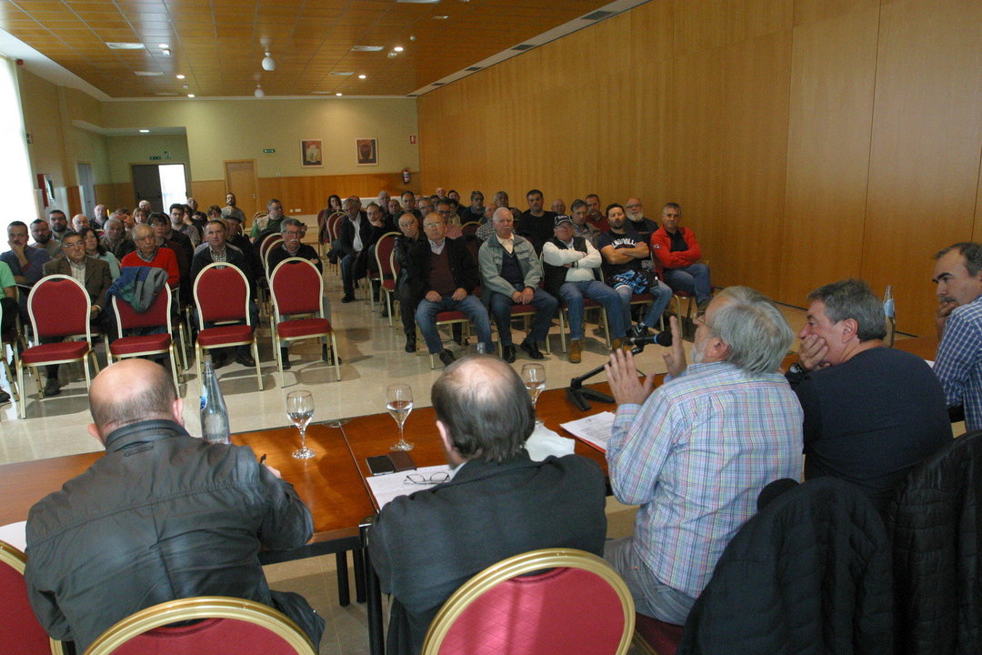 Más de 60 representantes de las comunidades de montes se reunieron ayer en el Balneario de Riocaldo.