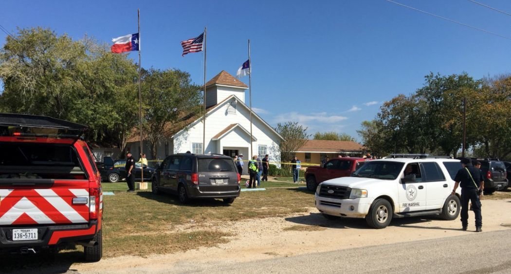 Un hombre entro a esta iglesia de Sutherland Springs en Texas y dejo un saldo de 27 víctimas mortales