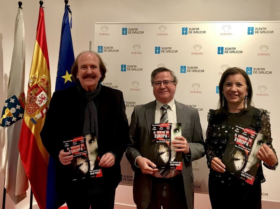 El director Juan Pinzás, con Ramón Jiménez, de la Casa de Galicia en Madrid y la productora, Pilar Sueiro.