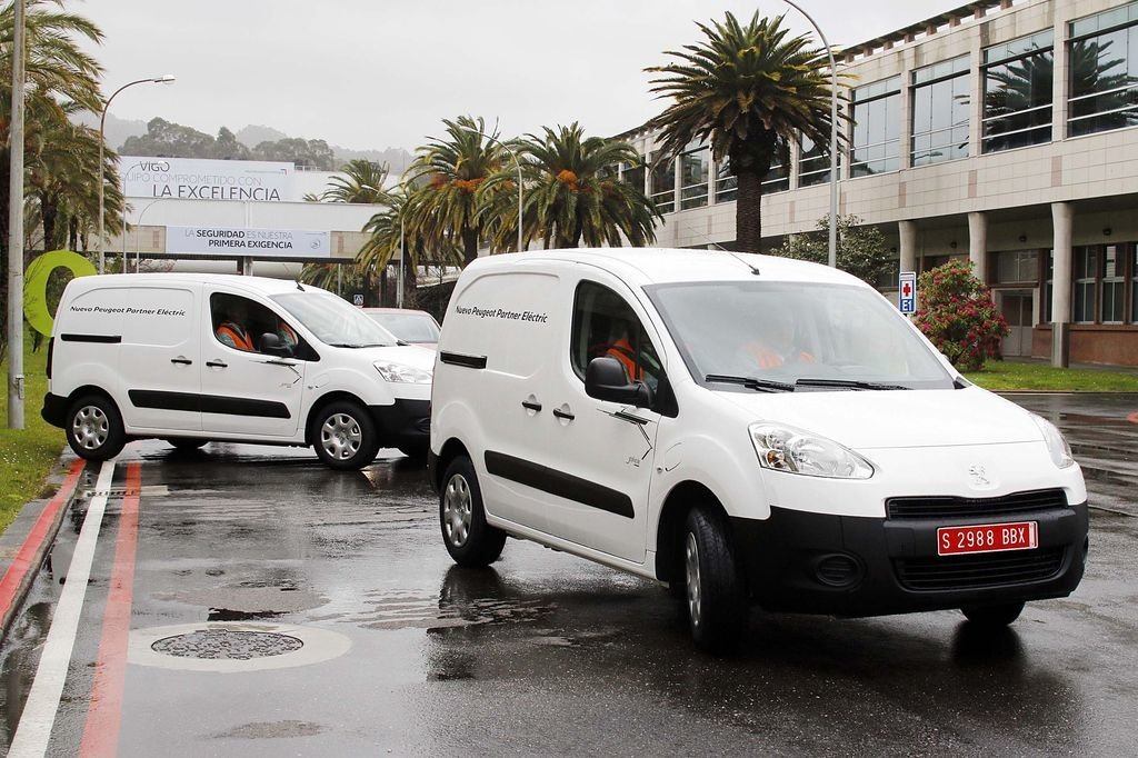 Las furgonetas eléctricas que se fabrican en la planta de PSA en Vigo.